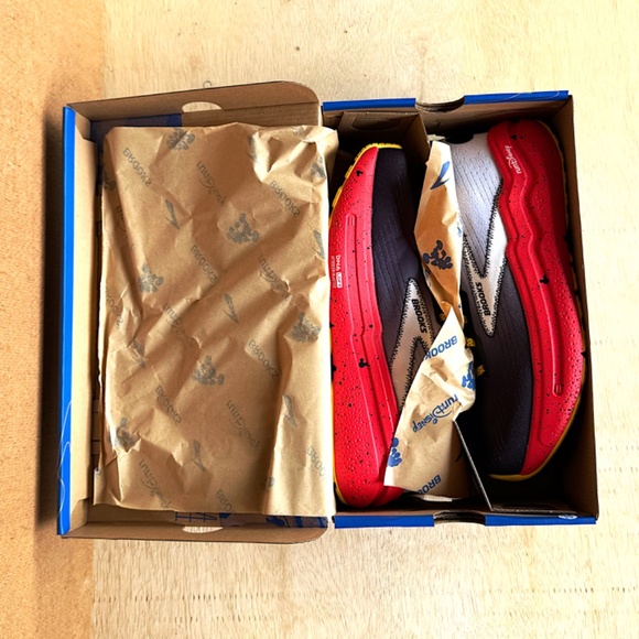 Run Disney Brooks Ghost Max 2 Mickey Mouse Women’s Size 10 Medium - Picture 3 of 9